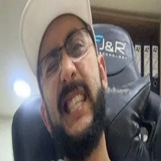SoldierHugeCock porno yıldızı