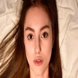 SolaZola porno yıldızı