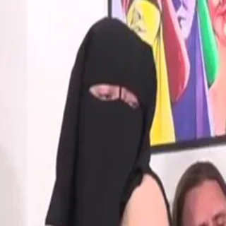 Julia Maze porno yıldızı