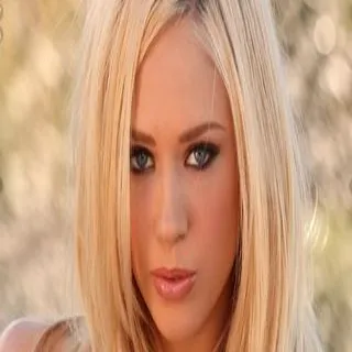 Kagney Linn Karter porno yıldızı