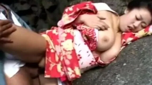 Geisha'nın japon mastürbasyonu ve sikiş