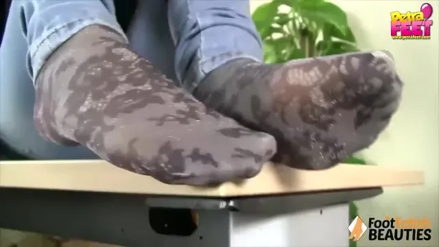 İtalyan Kızın Ayak Fetişi ve Seksi Anlar