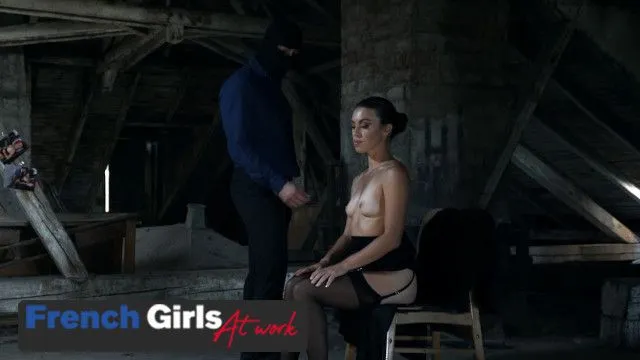 Roxie Sinner'in Büyük Göğüsler ve Mastürbasyon Anları Sikiş Sahnesi