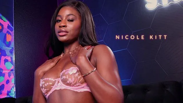 Nicole Kitt'in Irklararası Porno ve Sikiş Macerası