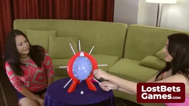 Lezbiyen Kızların Çılgın Seks ve Orgazm Anları