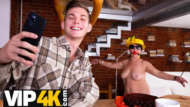 Şehvetli ve Güzel Doxie'nin Chubby Porno Sahnesi