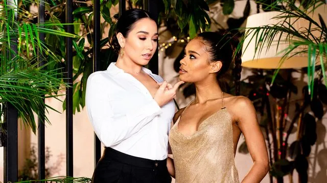 Lezbiyen Karlee Grey ve Scarlit Scandal'ın ateşli sikiş ve öpüşme anları