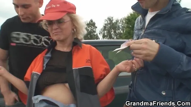 Anne ve kızın sikiş dolu seks ve ilişki anları