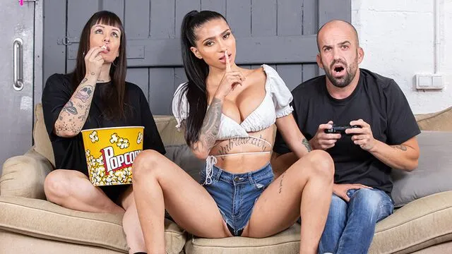 Alejandra Rico'nun Kız Kardeş ve Seks Videosu
