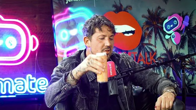 Kazumi ve Alex Jones'un ateşli Asyalı seks anları