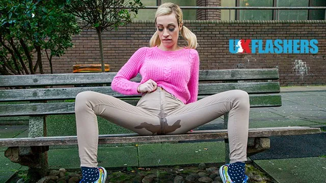 Chessie Kay'in Açık Hava ve Fetish Porno Sahnesi