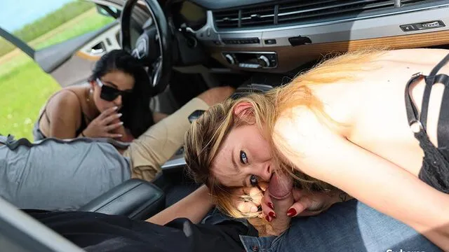 Sofina Amrez ve Bibia Luna'nın Doğal Göğüslü Seks Sahnesinde Köpek Pozisyonu