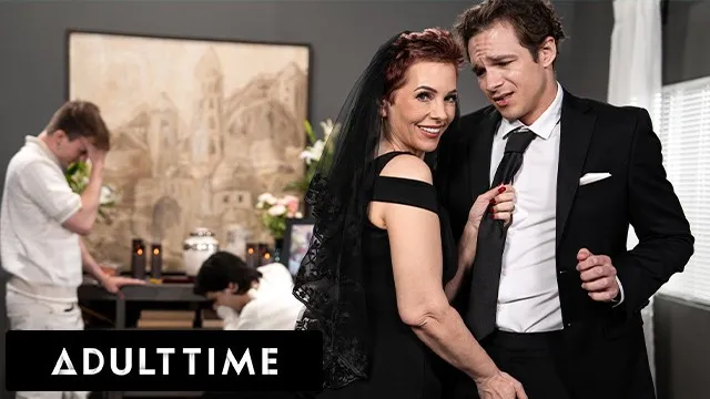 Jayden Marcos ve Ruby Lynne'nin sert seks ve rol yapma sikişi