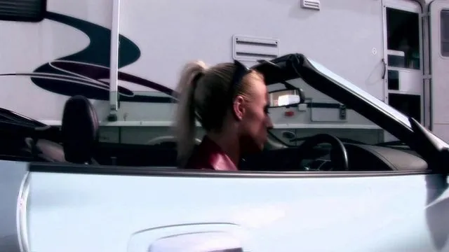 Keiran Lee ve Brooke Jameson'un üçlü seks ve sikiş sahnesi