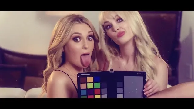 Lilly Bell ve Charlotte Sins'in Sarışın Seks ve Erotik Anları