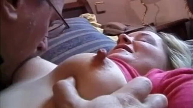 Kızın Göğüs Emme ve Seks Anları
