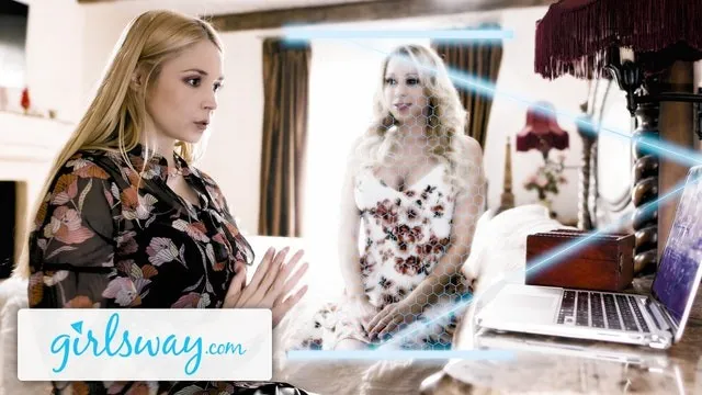 Sarışın Katie Morgan ve Sarah Vandella'nın lezbiyen sikişi