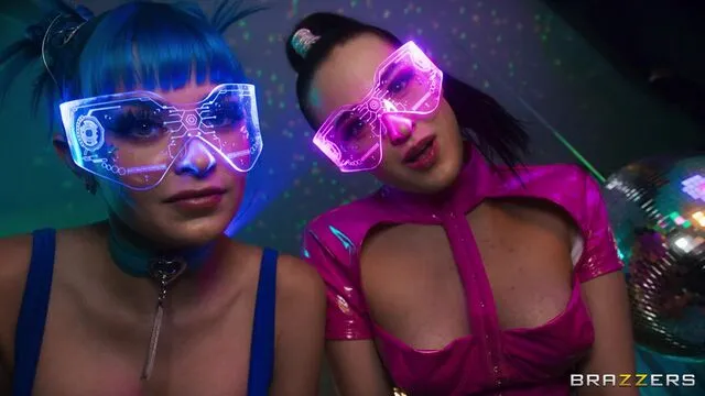 Jewelz Blu ve Aubree Valentine'in Sert Seks ve Köpek Pozisyonu Sahnesi