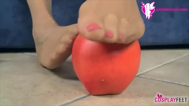 Snow White ve Apple'ın Ayak Fetişi ve Seks Anları