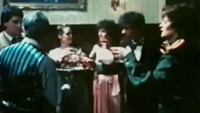 Olgun Alman kadınların vintage seks ve sakso partisi