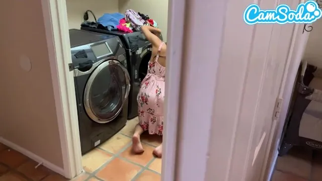 Genç ve güzel bir kadın olan Hime Marie ile üvey kız kardeş ve sert sikiş var