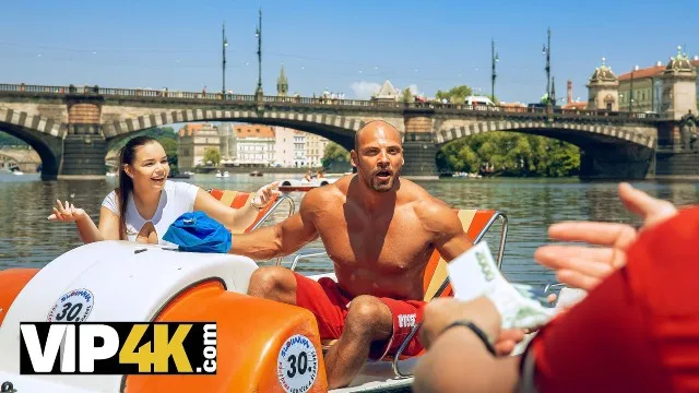 Sofia Lee'nin Açık Hava İlişkisi ve POV Sikişi