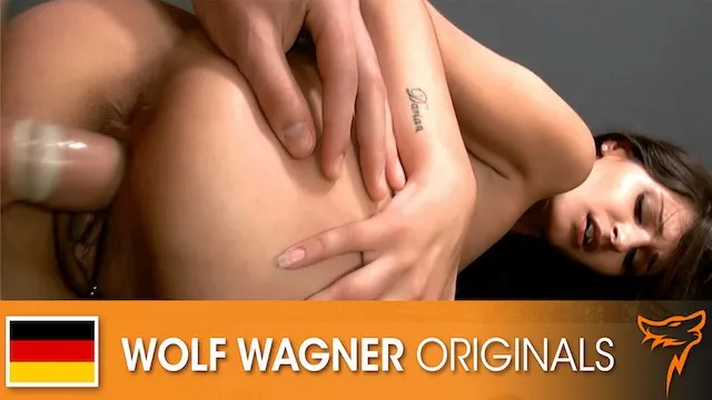 Wolf Wagner Com'un reality ve çift takası sikiş sahnesi