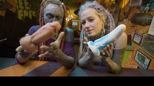 Anuskatzz ve Lily Lu'nun Dürtükleyici Seks Anları