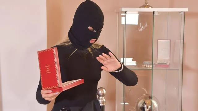 Azgın ve sarisin Selvaggia'nın firm ass sikiş sahnesi