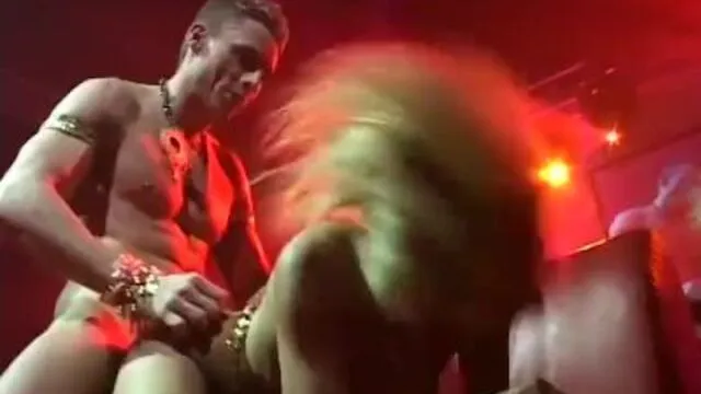 Dirty kızın canlı seks ve striptiz ilişkisi