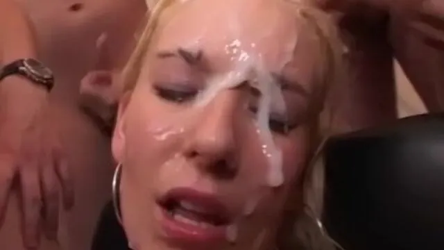Genç Kızların Grup Seks ve Boşalma Anları