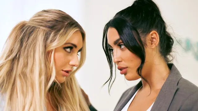 Vanessa Sky ve Kayley Gunner ile lezbiyen sikiş