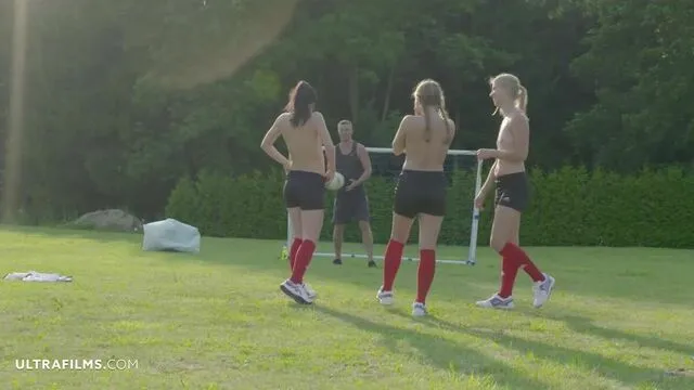 Cassie Fire ve Sofi Goldfinger'ın Ateşli Grup Seksi ve Sakso Sahnesi