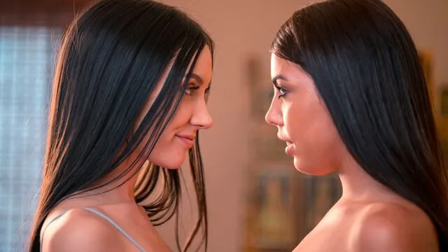 Sarışın Jazmin Luv ve Rachel Rivers'ın Köpek Pozisyonu ve Seks Anları