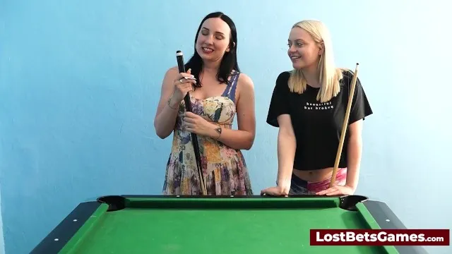 Sandra Sweet'in Billiard Seks Sahnesinde Oral Seks