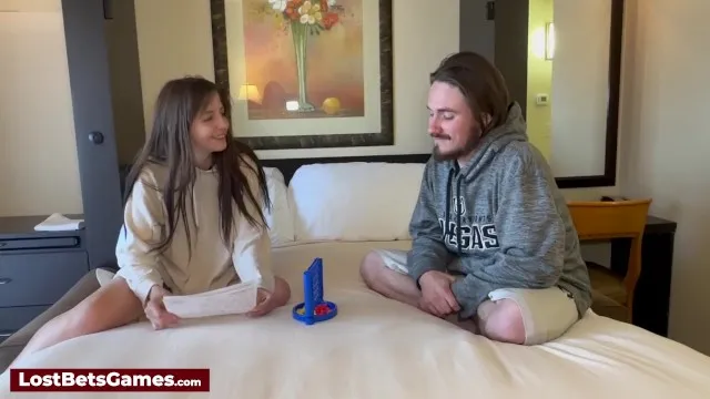 Genç Kızların Sert ve Anal Seks Maceraları