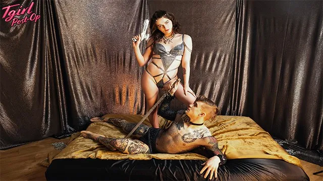 Viola'nın Cosplay Porno ve Sakso Sahnesi