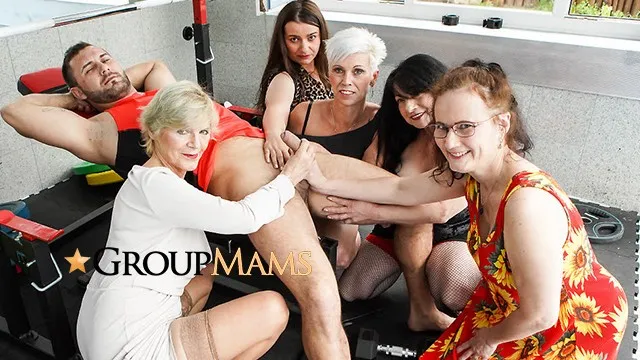 Büyük Göğüslü Kadınla Orji Sahnesi ve Grup Seks