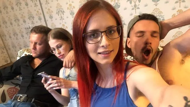 Anna Ray ve Olga Olya'nın Çoraplı Grup Seksi