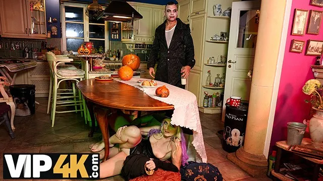 Halloween gecesinin en sıcak ve çılgın seks partisi