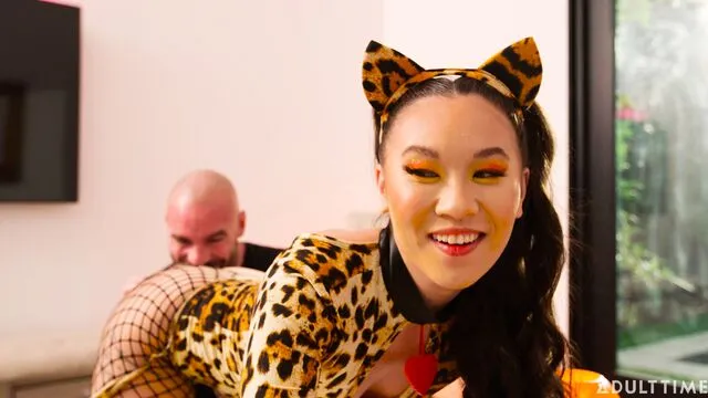 Olgun Kimmy Kimm'in Asyalı seksi ve sikiş sahnesi