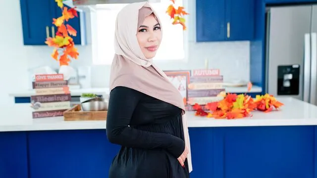Tokyo Lynn'in Mutfakta Tüylü ve Tutkulu Seks Anları