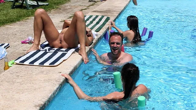 Yetenek Arkadaşının Tatil Modu ve Seks Deneyimi
