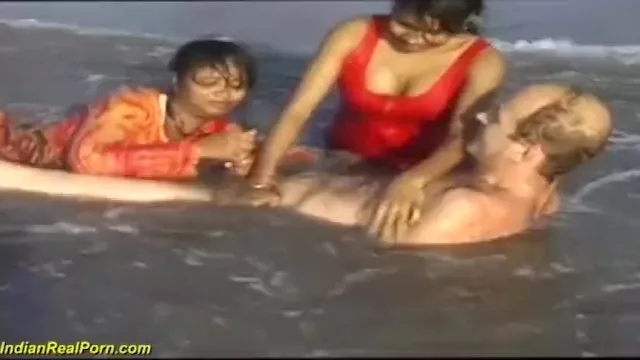 Saçlı Kraliçenin Üçlü Seks Aksiyonu