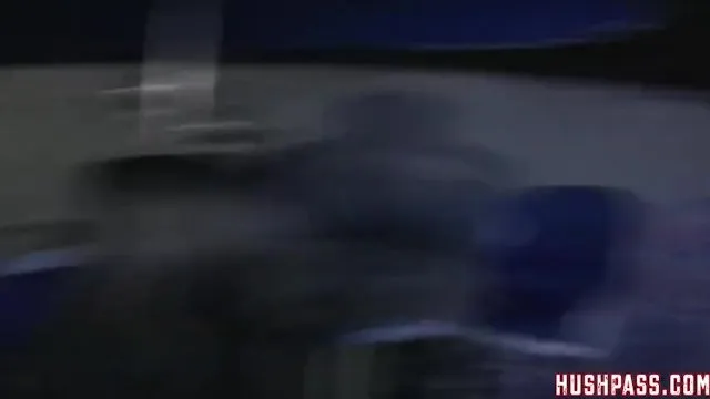 Olgun Daphne'nin büyük kalçalı seks ve sikiş keyfi