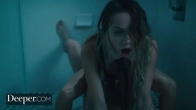 Sarisin Naomi Swann'in Maskeli ve Tutkulu Seksi