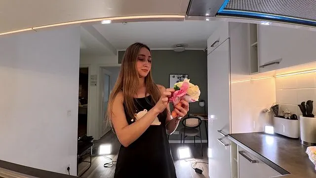 Olgun Kadının Çıplak Göğüsleri ve Seks Sahnesi