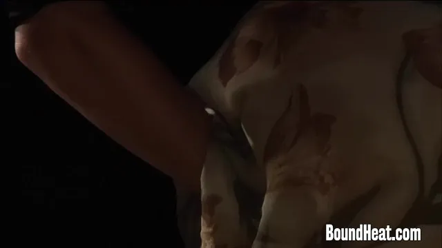 Sıcak Kızın Bağlı Lezbiyen Seks Videosu