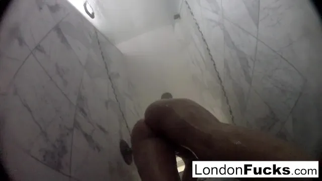 London Keyes'in masturbasyon anları ve büyük göğüsleriyle dolu sikiş sahnesi