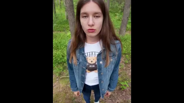 Dışarıda esmer kızın seksi sikişi